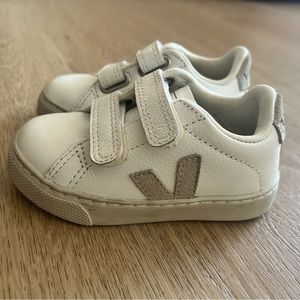 Toddlers/Baby Size 7T Veja Sneakers